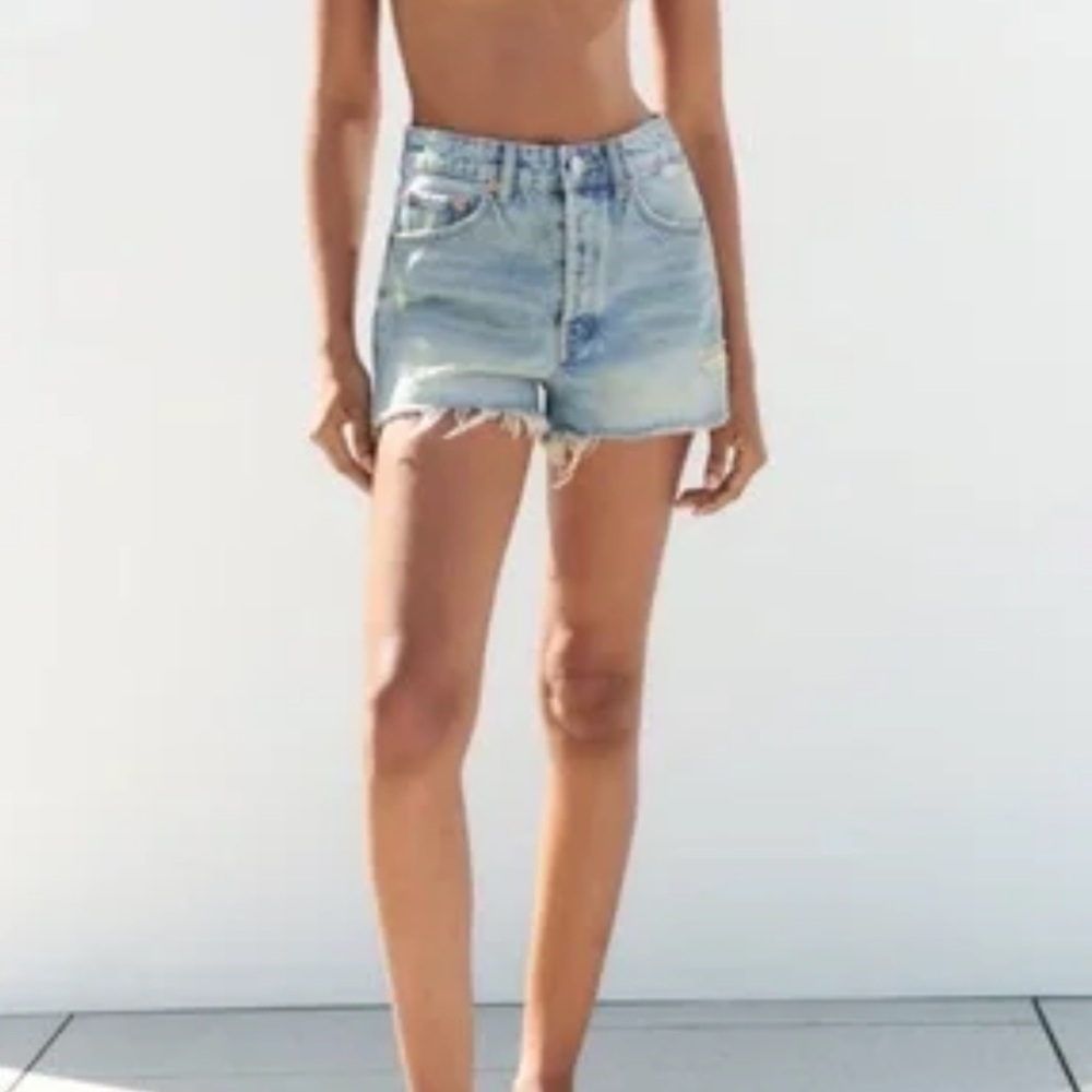 Zara High Waist Denim Short Light Waist Distressed Size 8‎ Beach Travel
